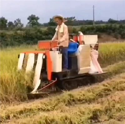 Comhcheangailte Rice Harvester